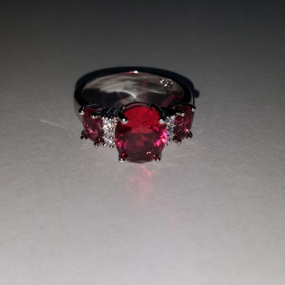 Ruby and Sterling silver ring - Picture 1 of 1